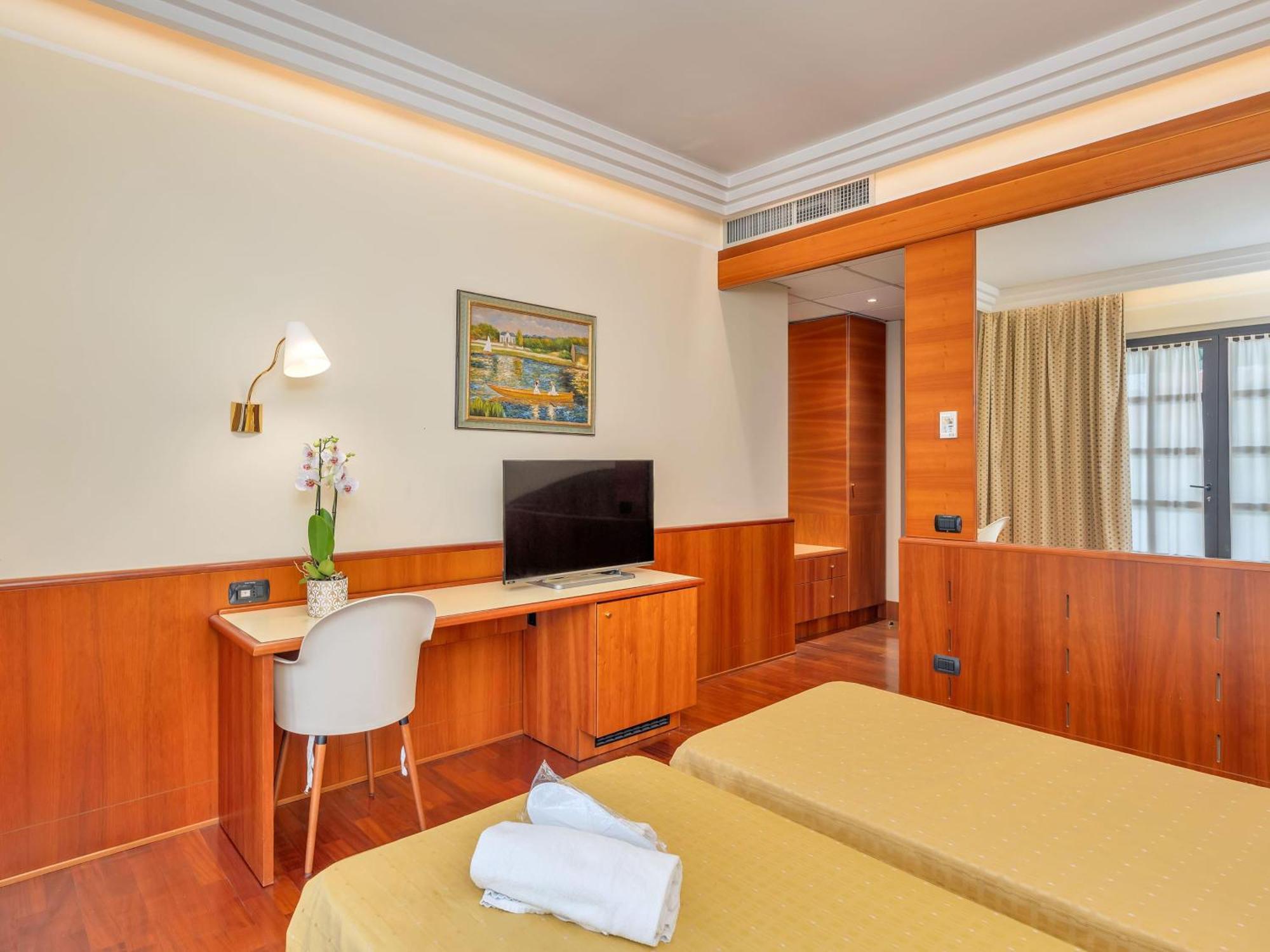 B&B Hotels Hotel Prestige Ornago Exterior foto