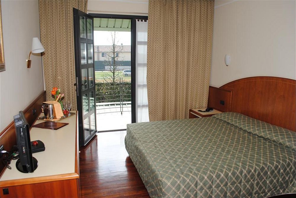B&B Hotels Hotel Prestige Ornago Exterior foto