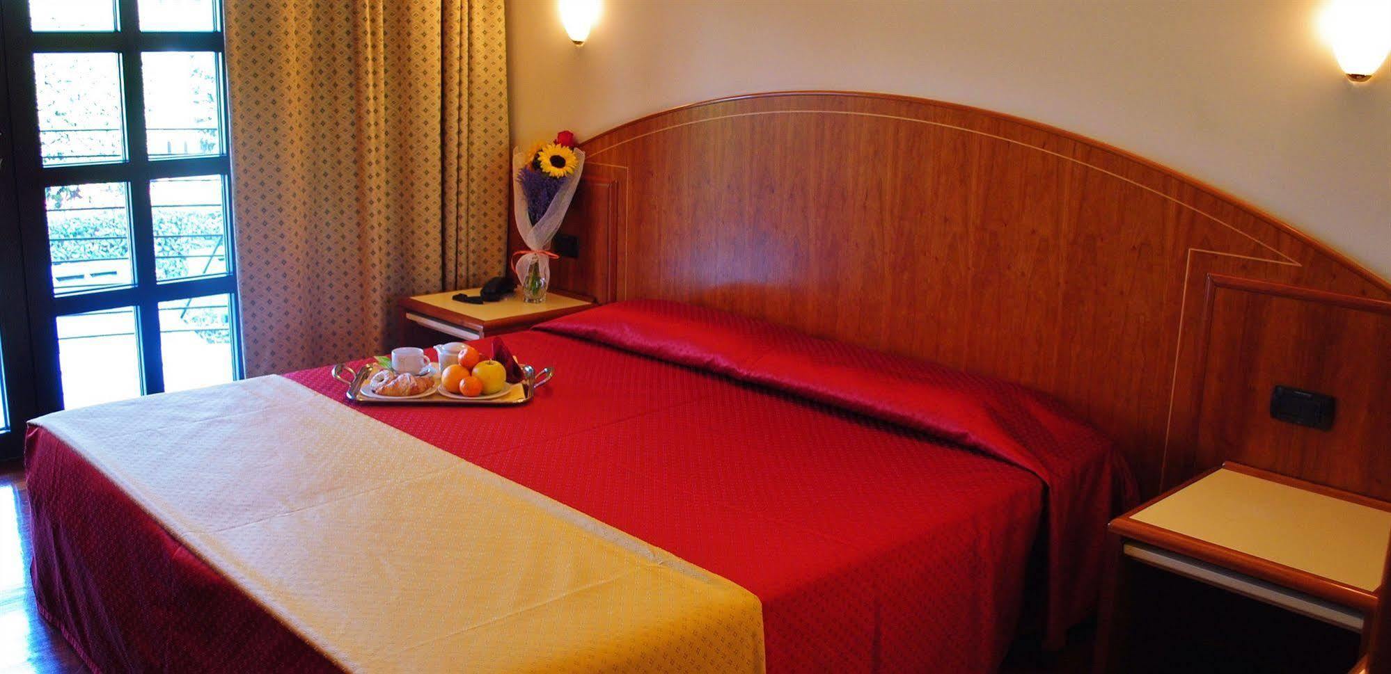 B&B Hotels Hotel Prestige Ornago Exterior foto